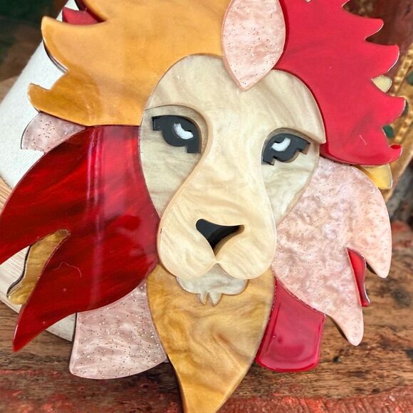 Layered Resin Lion Brooch Statement Acrylic Animal Pin - Picture 3 of 6